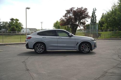 Brooklyn Grey Metallic 2023 BMW X4 M40i