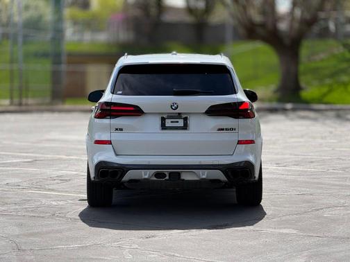 Mineral White Metallic 2026 BMW X5 M60i