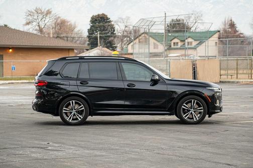 2023 BMW X7 xDrive40i