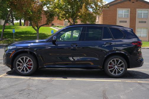 Carbon Black Metallic 2026 BMW X5 xDrive40i