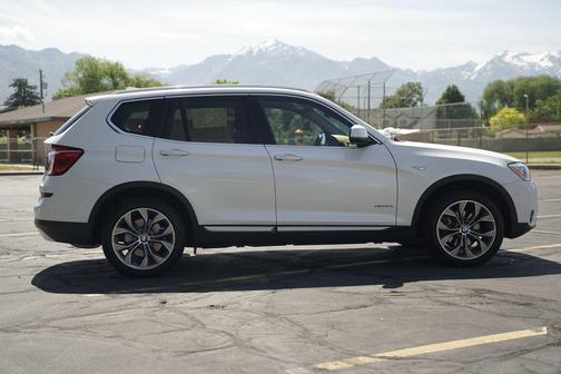 White Metallic 2017 BMW X3 xDrive28i