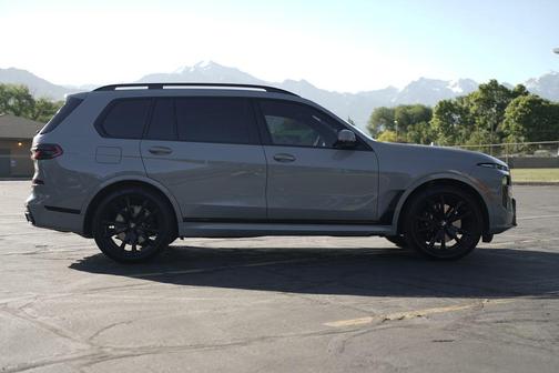 Brooklyn Grey Metallic 2024 BMW X7 xDrive40i