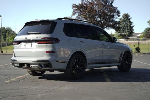 Brooklyn Grey Metallic 2024 BMW X7 xDrive40i