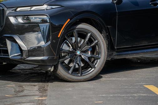 2025 BMW X7 M60i
