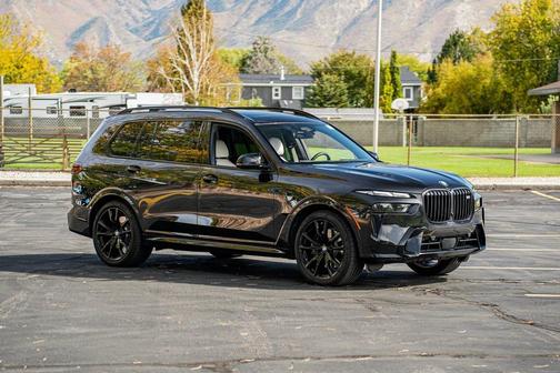 2025 BMW X7 M60i