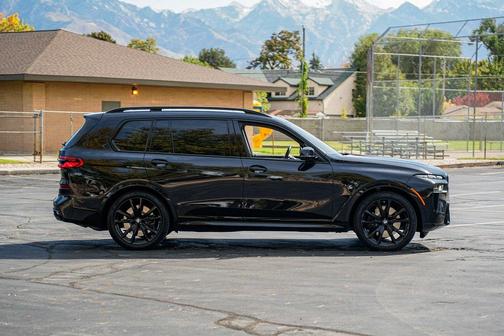 2025 BMW X7 M60i