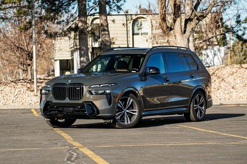 2025 BMW X7 M60i