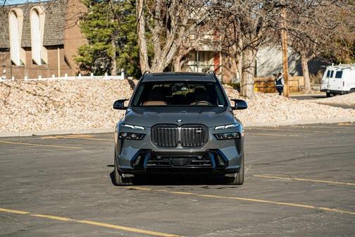 2025 BMW X7 M60i
