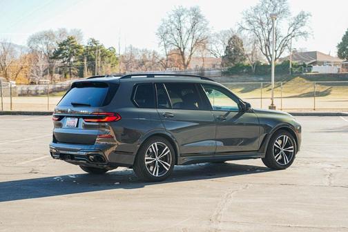 2025 BMW X7 M60i