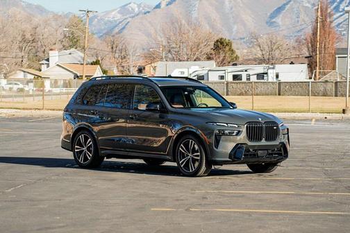 2025 BMW X7 M60i