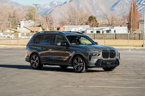 2025 BMW X7 M60i