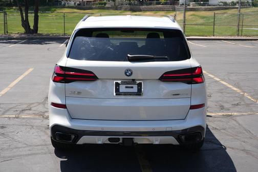 Mineral White Metallic 2026 BMW X5 PHEV xDrive50e