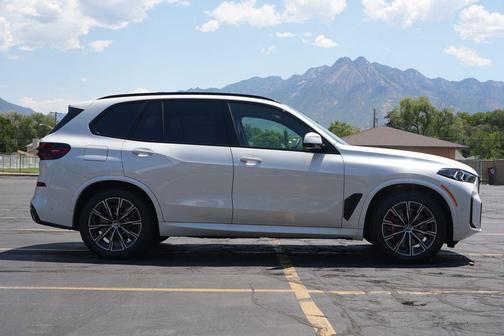 Mineral White Metallic 2026 BMW X5 PHEV xDrive50e