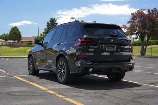 Black Sapphire Metallic 2026 BMW X5 PHEV xDrive50e