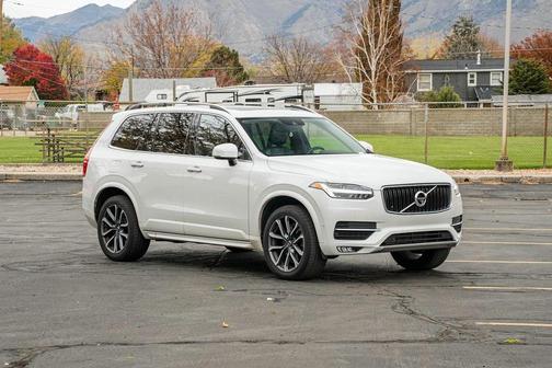 2018 Volvo XC90 T5 Momentum