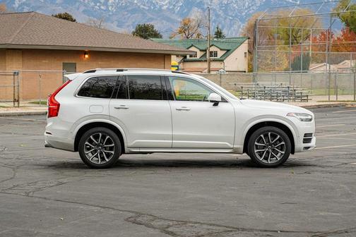 2018 Volvo XC90 T5 Momentum