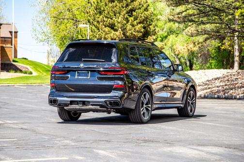 Black Sapphire Metallic 2026 BMW X7 M60i