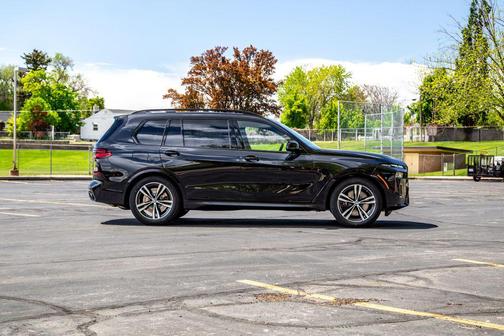 Black Sapphire Metallic 2026 BMW X7 M60i