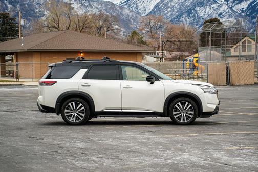 2022 Nissan Pathfinder Platinum 4WD