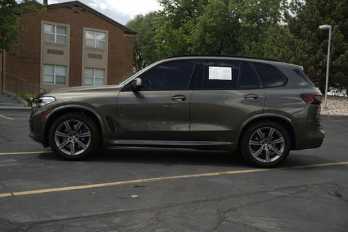 Manhattan Green Metallic 2023 BMW X5 xDrive40i