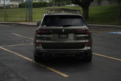 Manhattan Green Metallic 2023 BMW X5 xDrive40i