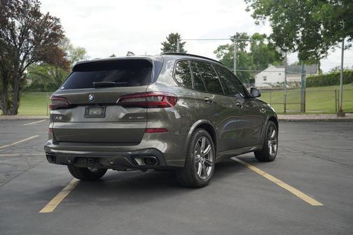 Manhattan Green Metallic 2023 BMW X5 xDrive40i