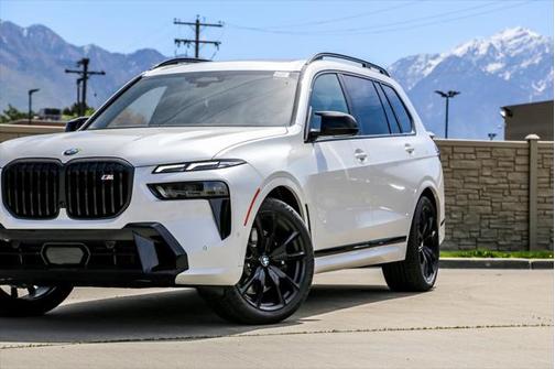 2025 BMW X7 M60i