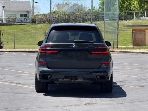 Dravit Grey Metallic 2025 BMW X7 xDrive40i