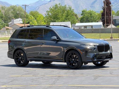 Dravit Grey Metallic 2025 BMW X7 xDrive40i