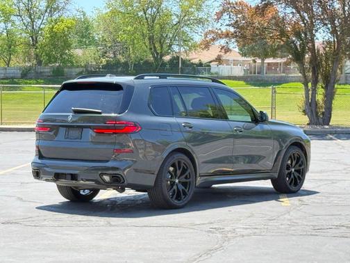Dravit Grey Metallic 2025 BMW X7 xDrive40i