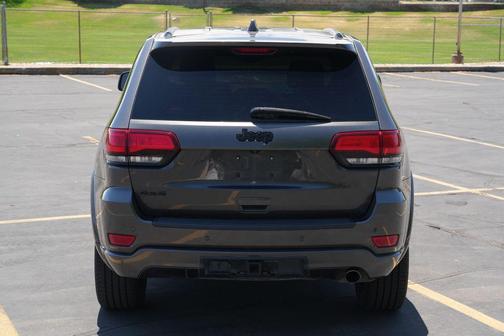 Granite Crystal Metallic Clearcoat 2019 Jeep Grand Cherokee Altitude