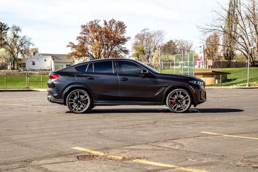 Black Sapphire Metallic 2024 BMW X6 M60i