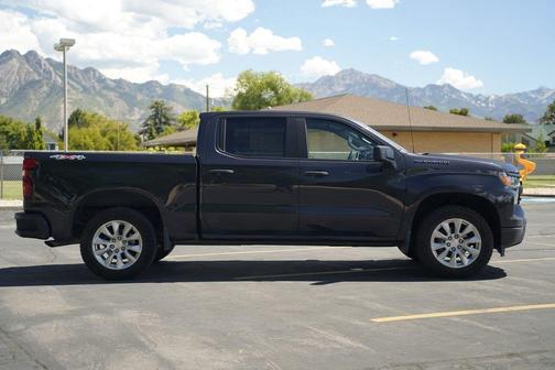 Dark Ash Metallic 2022 Chevrolet Silverado 1500 Custom