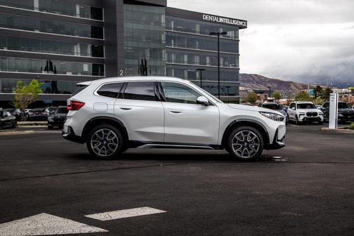 Mineral White Metallic 2026 BMW X1 xDrive28i