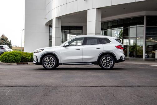 Mineral White Metallic 2026 BMW X1 xDrive28i