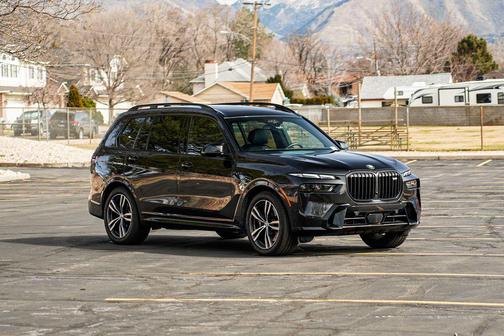 2025 BMW X7 M60i