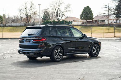 2025 BMW X7 M60i