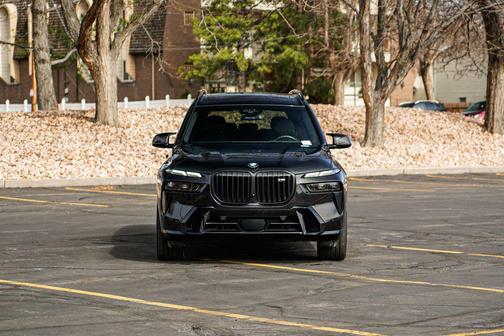 2025 BMW X7 M60i