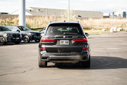 2022 BMW X7 M50i
