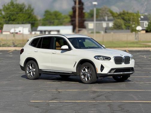 Mineral White Metallic 2023 BMW X3 xDrive30i