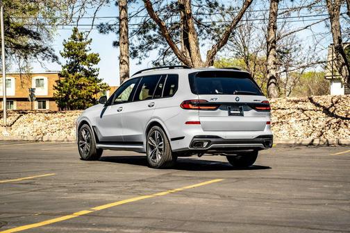 Brooklyn Grey Metallic 2026 BMW X7 xDrive40i