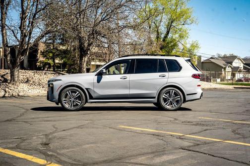 Brooklyn Grey Metallic 2026 BMW X7 xDrive40i