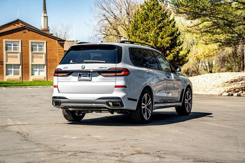 Brooklyn Grey Metallic 2026 BMW X7 xDrive40i