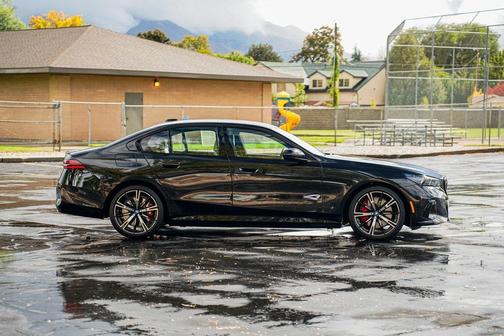 2025 BMW 550e xDrive