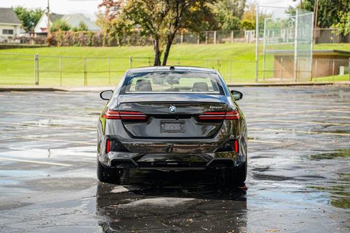 2025 BMW 550e xDrive