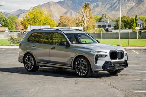 2025 BMW X7 M60i