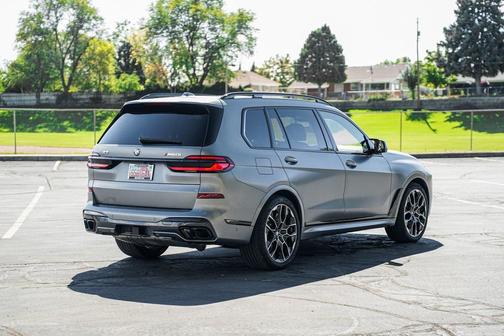 2025 BMW X7 M60i