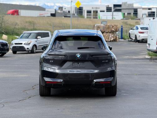 Dark Graphite Metallic 2024 BMW iX xDrive50
