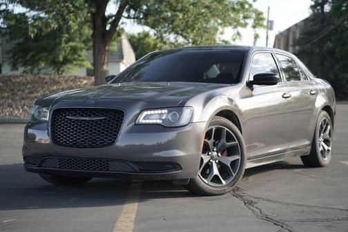 Gloss Black 2020 Chrysler 300 Touring