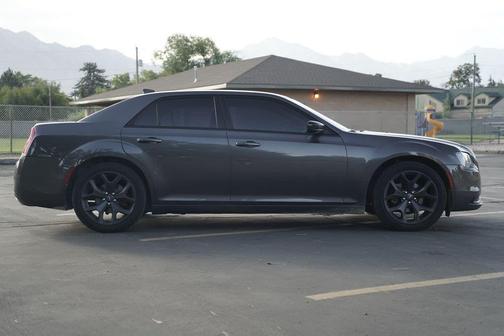 Gloss Black 2020 Chrysler 300 Touring